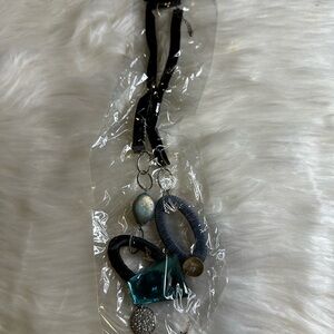 🧡10/$10 Black and Blue Pendant Necklace